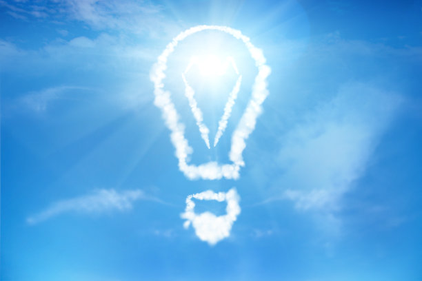 阴天里的灯泡图片下载