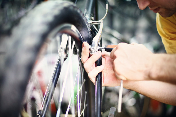 自行车修理。图片下载