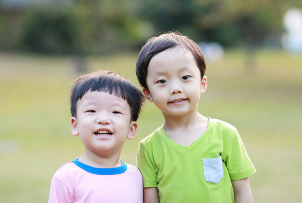 两个兄弟图片下载