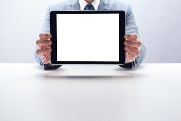 商人展示数码平板电脑图片下载