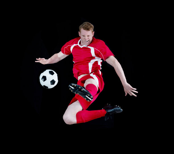 足球运动员在比赛中图片下载
