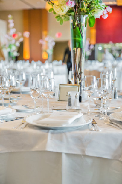 为婚礼准备的优雅餐桌图片下载