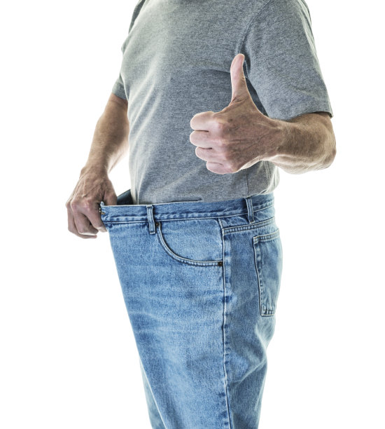 给穿着大号牛仔裤的减肥老人点赞图片下载