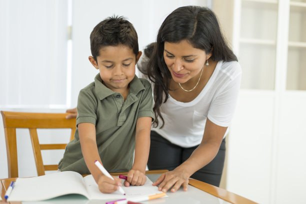 少数民族家庭图片下载