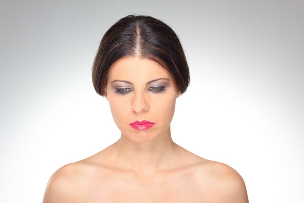 年轻的女孩图片下载