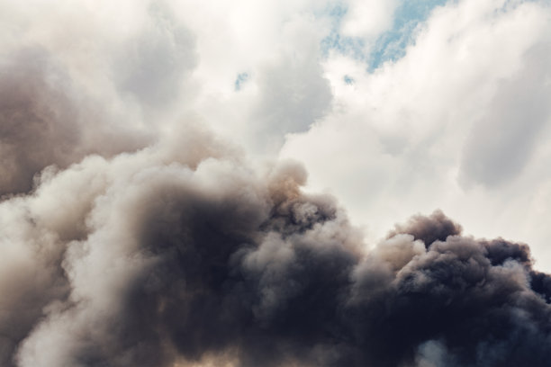 火中的烟素材图片