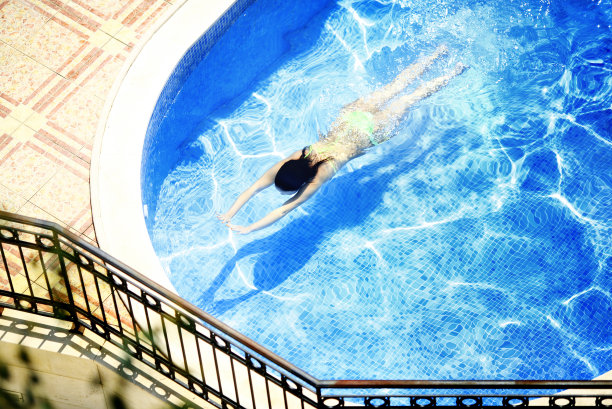 刷新游泳。图片下载