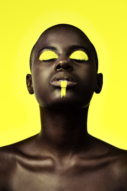 她的美是一件艺术品图片下载