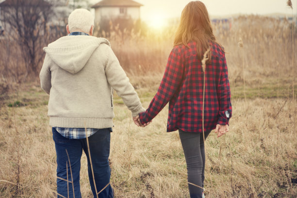 和爷爷在一起的时光图片下载