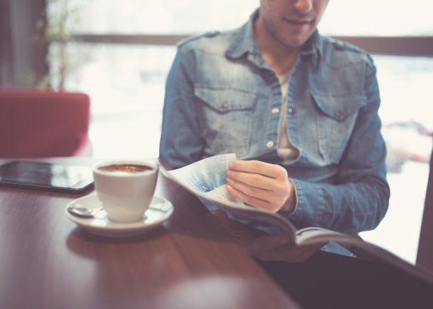 阅读和咖啡素材图片