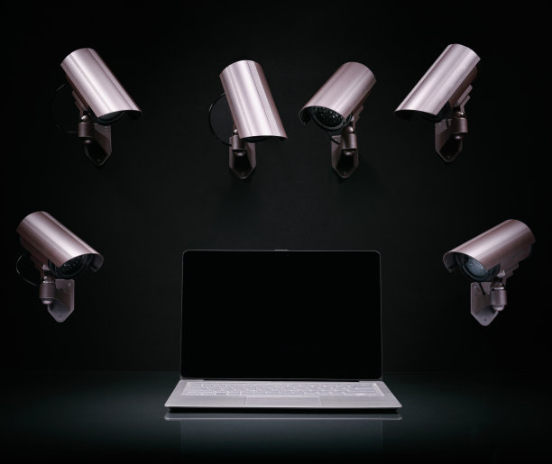 监控摄像头下的笔记本电脑图片下载