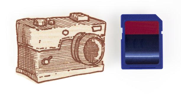 带记忆卡的巴尔萨木相机图片下载