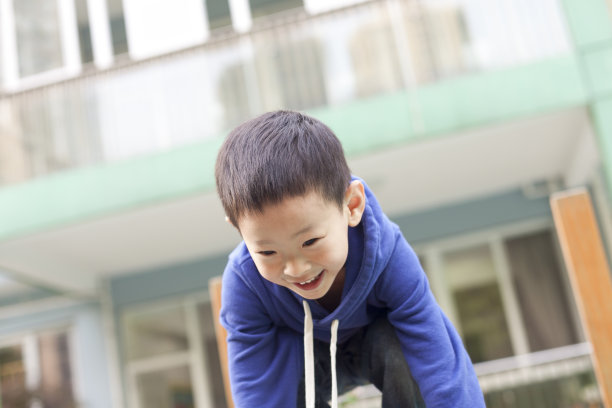 亚洲小男孩玩肖像图片下载