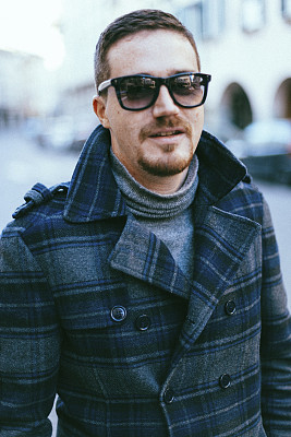 帅哥户外画像图片下载