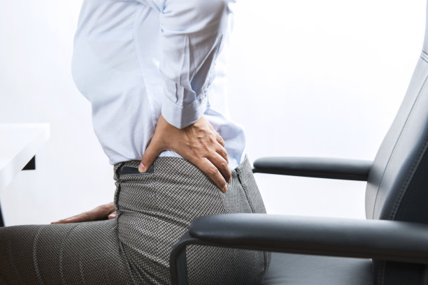 商人背痛素材图片