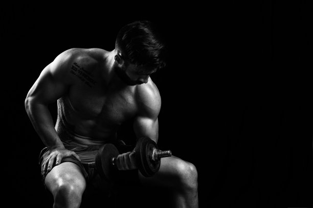 年轻人举重图片下载