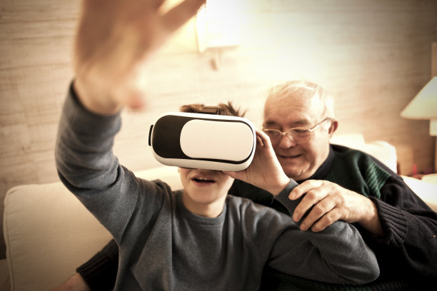 多代家庭玩VR图片下载