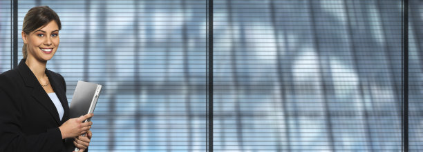 年轻的女商人与文件夹图片下载