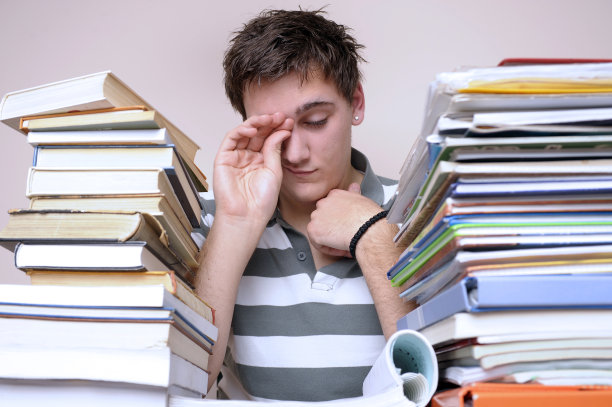 睡觉的学生图片下载