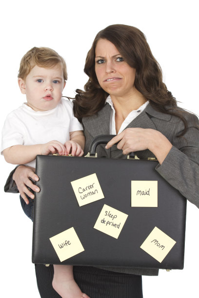 受挫时工作的母亲图片下载