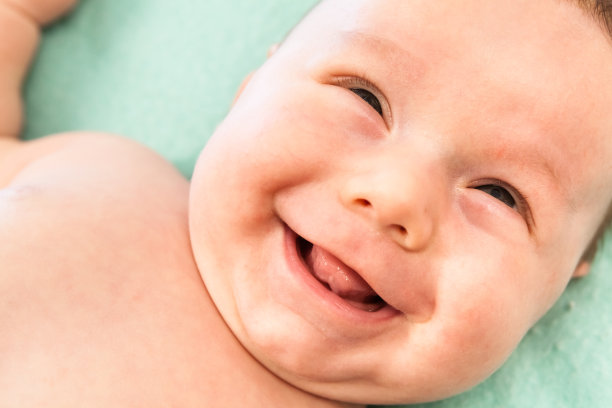 我第一次笑图片下载