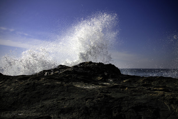 大海溅图片下载