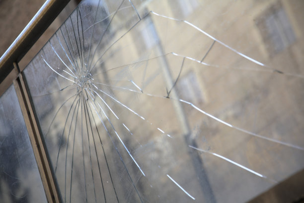 破碎的玻璃图片下载