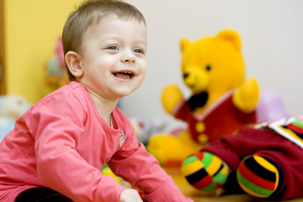 宝宝玩玩具图片下载