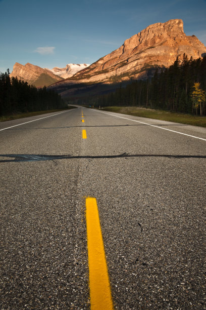 高山公路日出日落图片下载