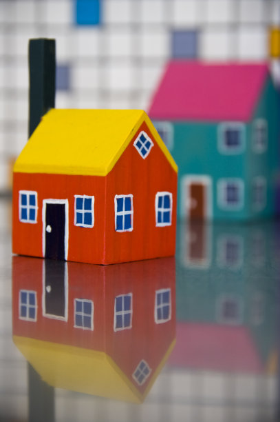 家庭小雕像房子黄红色图片下载