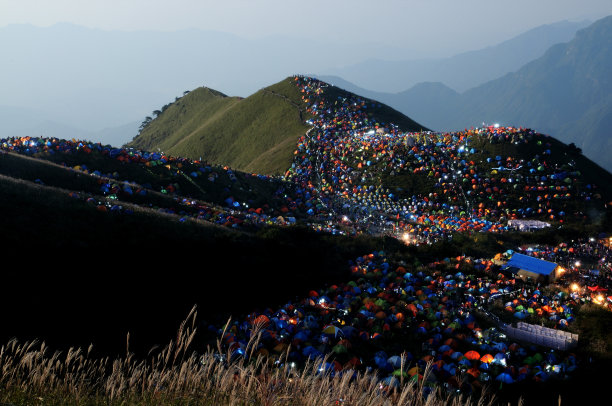 帐篷里聚会图片下载