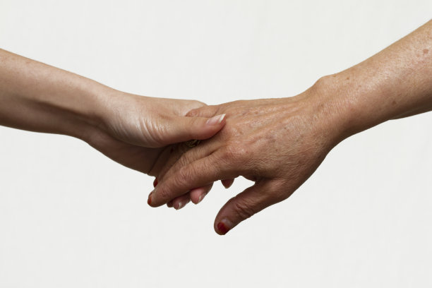 温柔的接触。图片下载