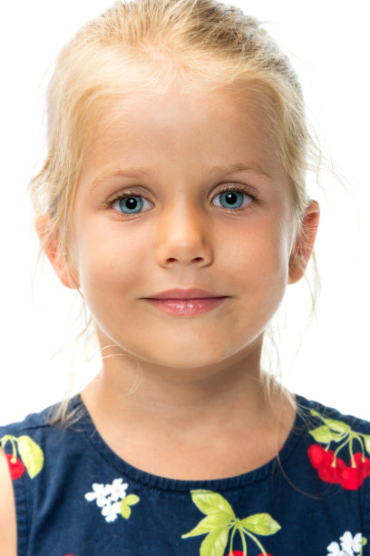 美丽的小女孩(真人版)图片下载