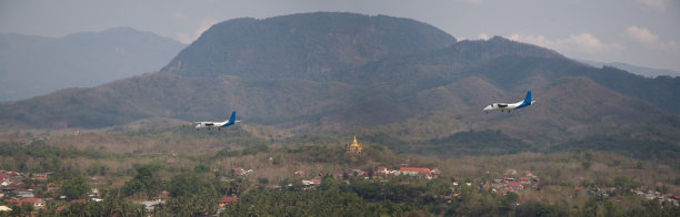 飞机在琅勃拉邦降落图片下载