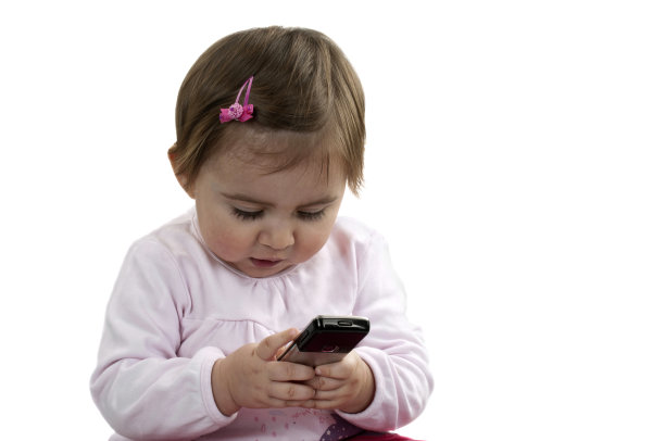 可爱的女孩和手机聊天图片下载