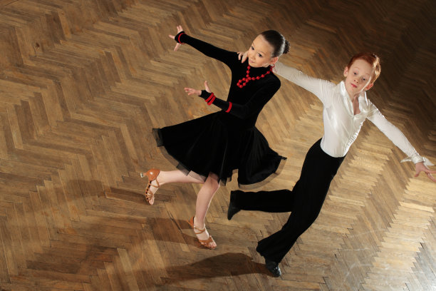 跳舞两图片下载