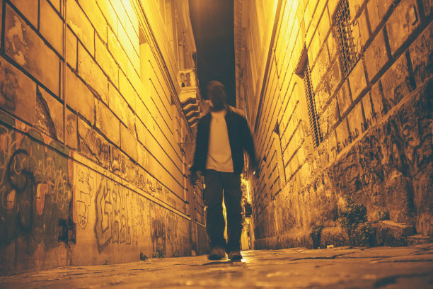 偷偷摸摸的走了。图片下载