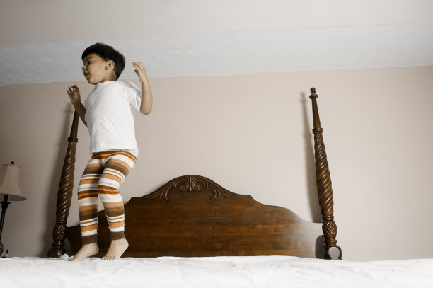 不再有猴子在床上跳了图片下载