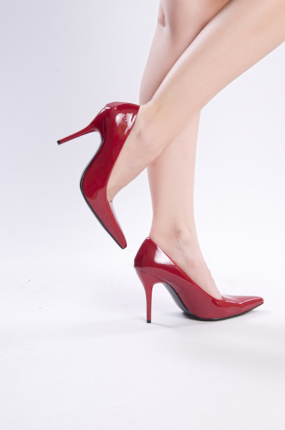 红色闪亮高跟鞋图片下载