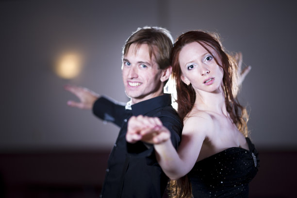 跳舞两图片下载