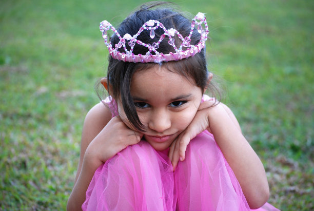 撅嘴的公主图片下载