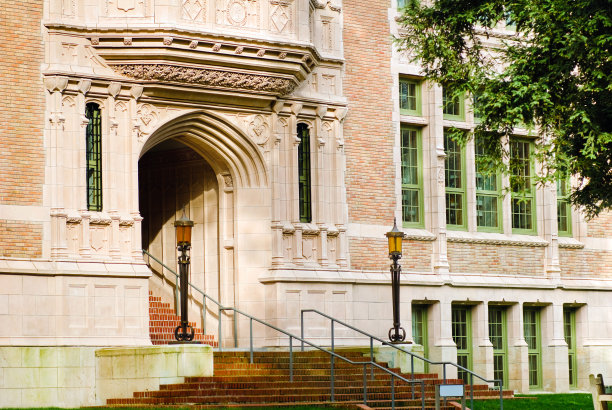 华盛顿大学方庭大楼的楼梯和入口图片下载