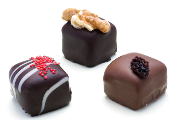 三个方形巧克力糖果图片下载
