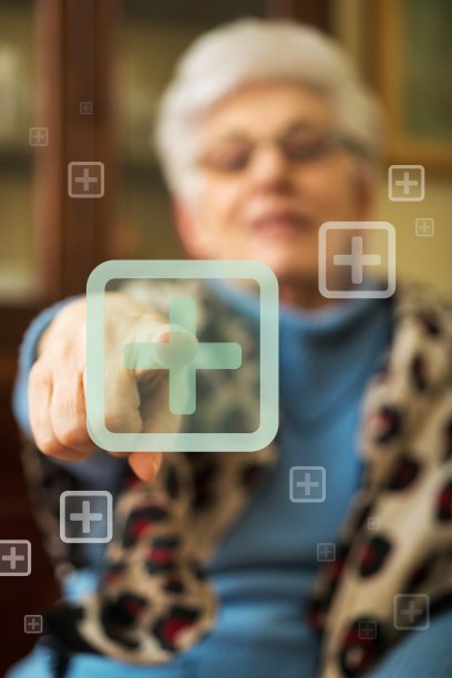 按按钮的资深女性。请求帮助图片下载