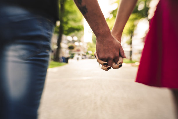 手牵手。的关系。图片下载