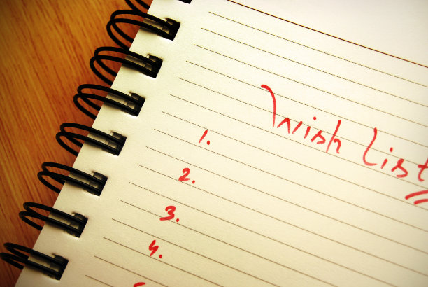 “愿望清单”写在一个螺旋簿上图片下载