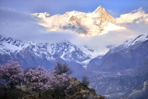 西藏南迦巴瓦山图片下载