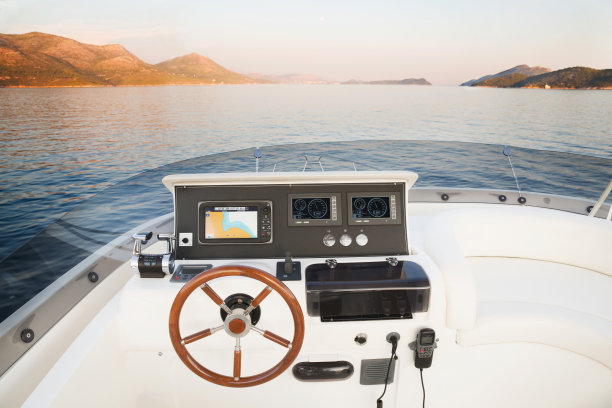 游艇驾驶舱图片下载