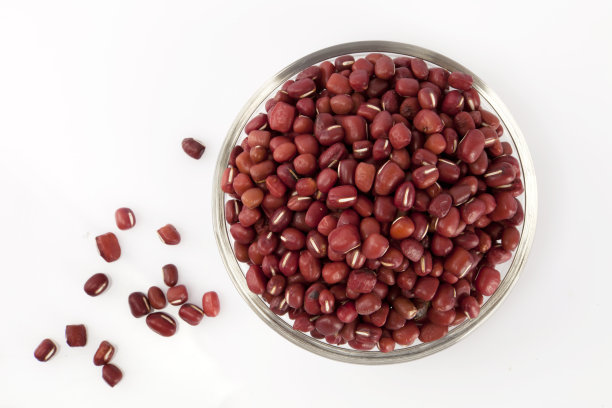 玻璃盘子里的红豆图片下载