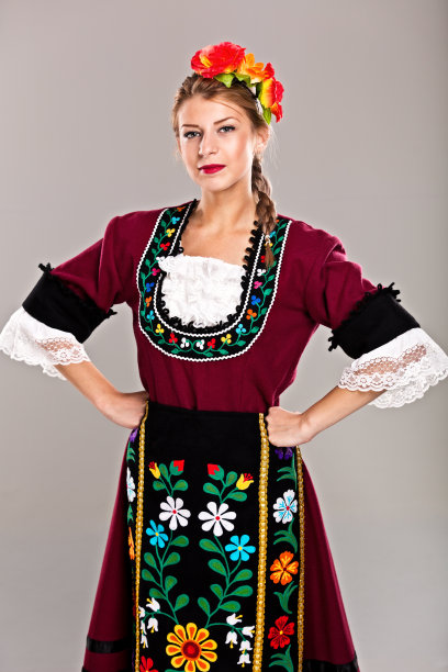 穿着传统服饰的女孩图片下载